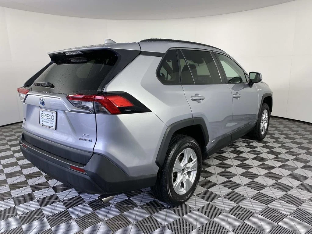 Used 2021 Silver Toyota LE image 9