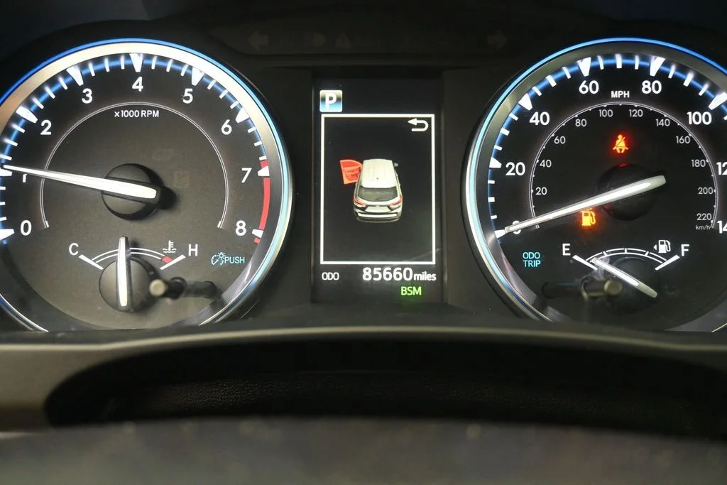 Used 2019 White Toyota XLE image 14