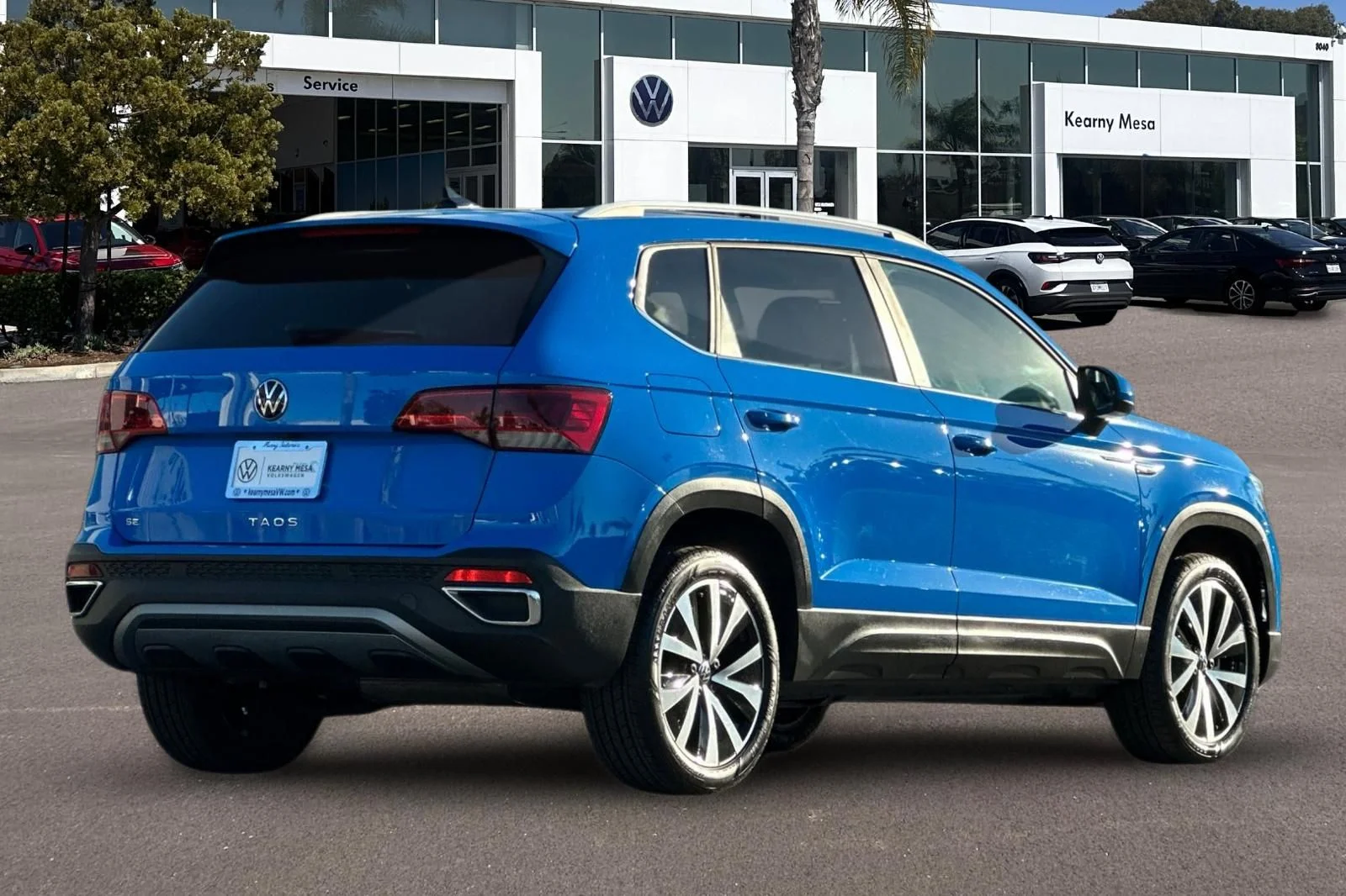 Certified Used 2022 Blue Volkswagen 1.5T SE image 4