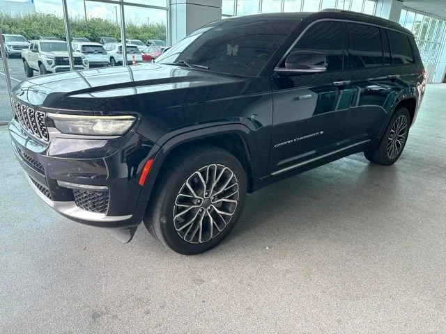 Used 2021 Diamond Black Crystal Pearlcoat Jeep Summit Reserve image 3