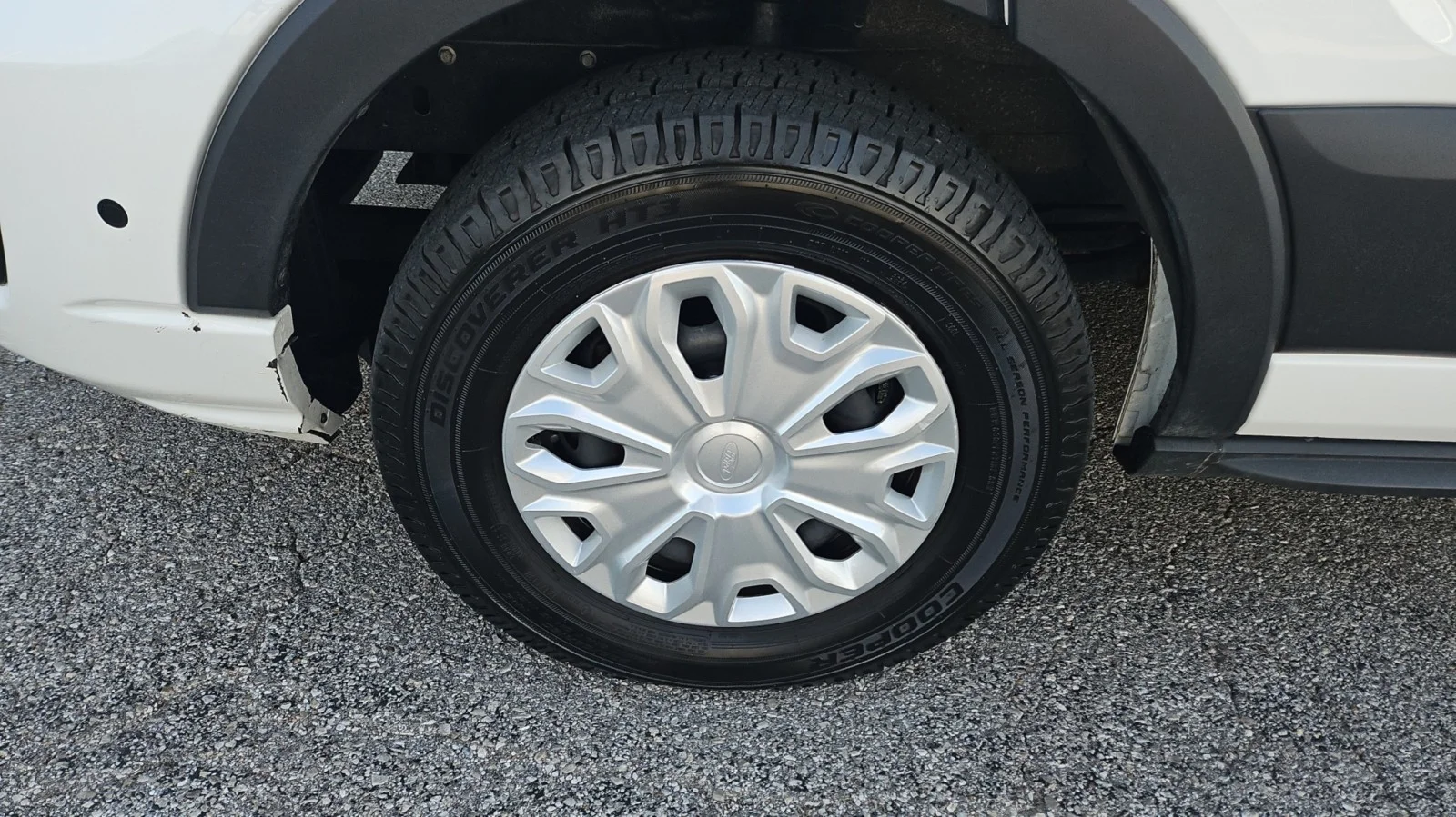 Used 2024 Oxford White Clearcoat Ford XLT RWD image 8