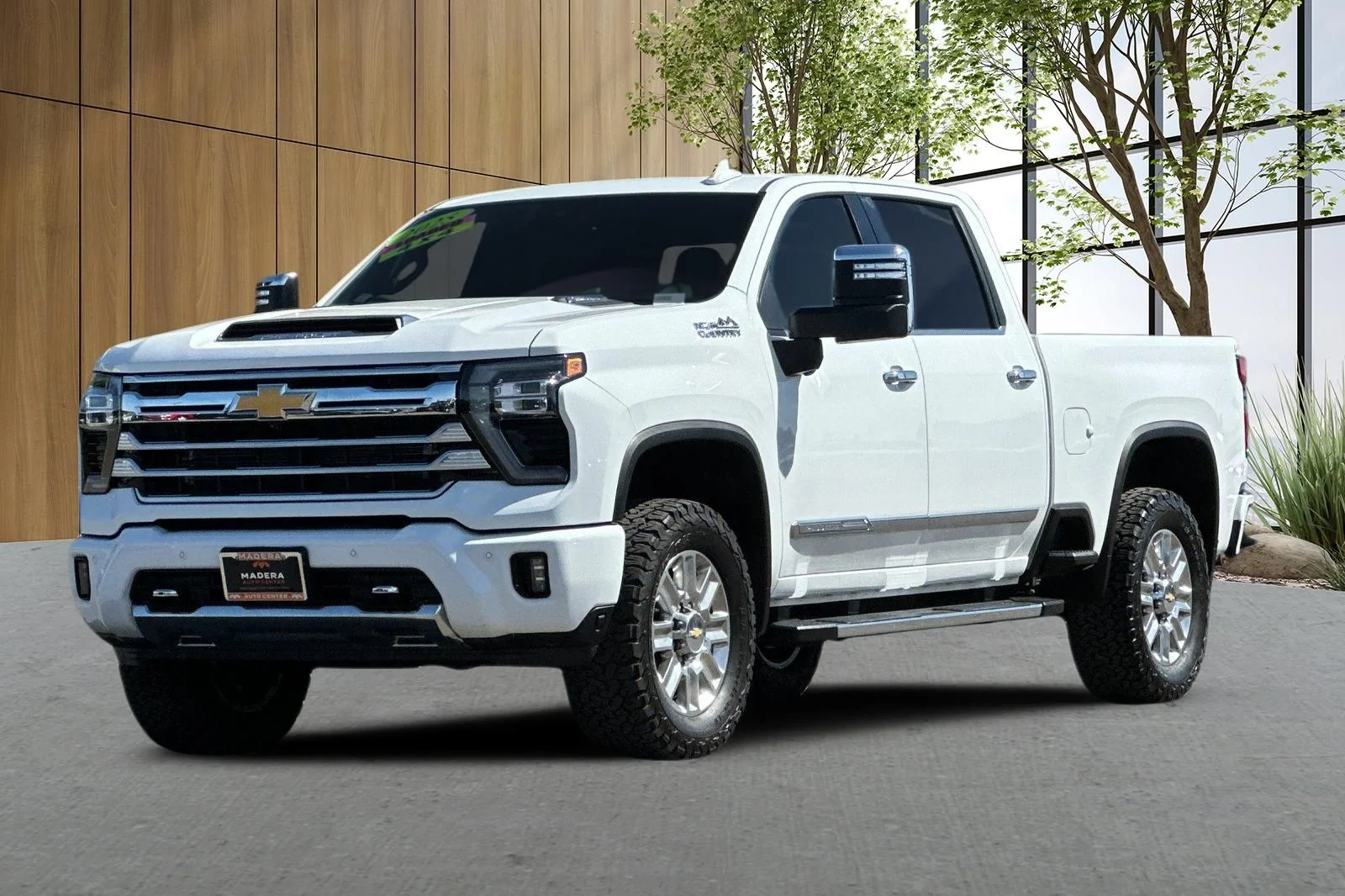 Used 2025 White Chevrolet High Country image 8