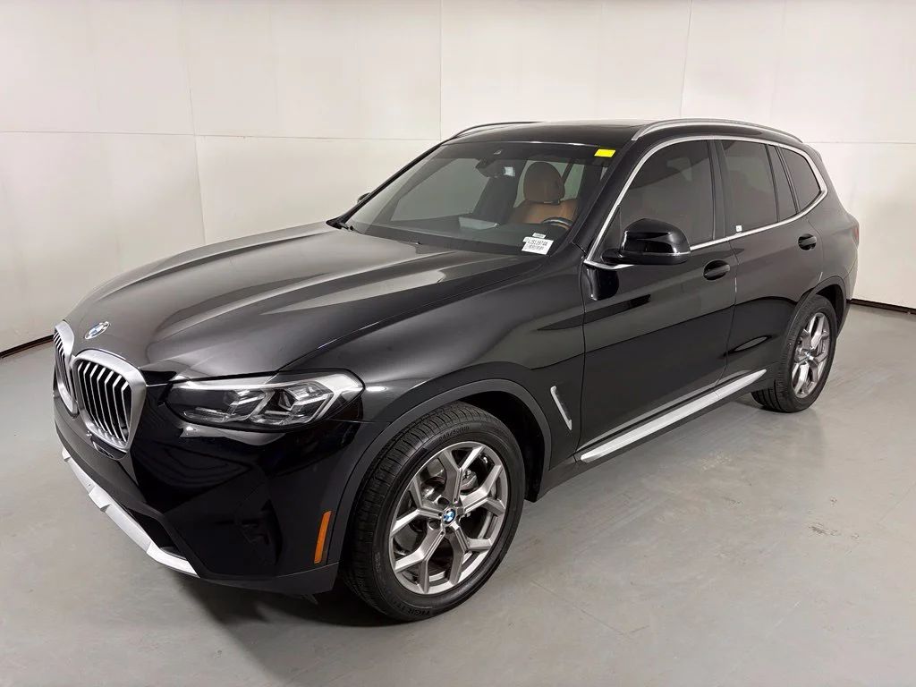 Used 2022 Black BMW sDrive30i image 4
