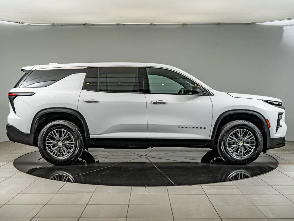 Used 2024 Summit White Chevrolet LS image 4