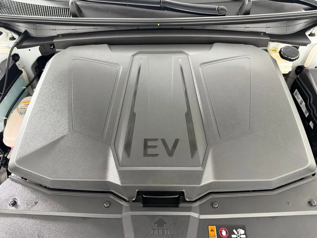 Used 2025 White Hyundai SEL image 35