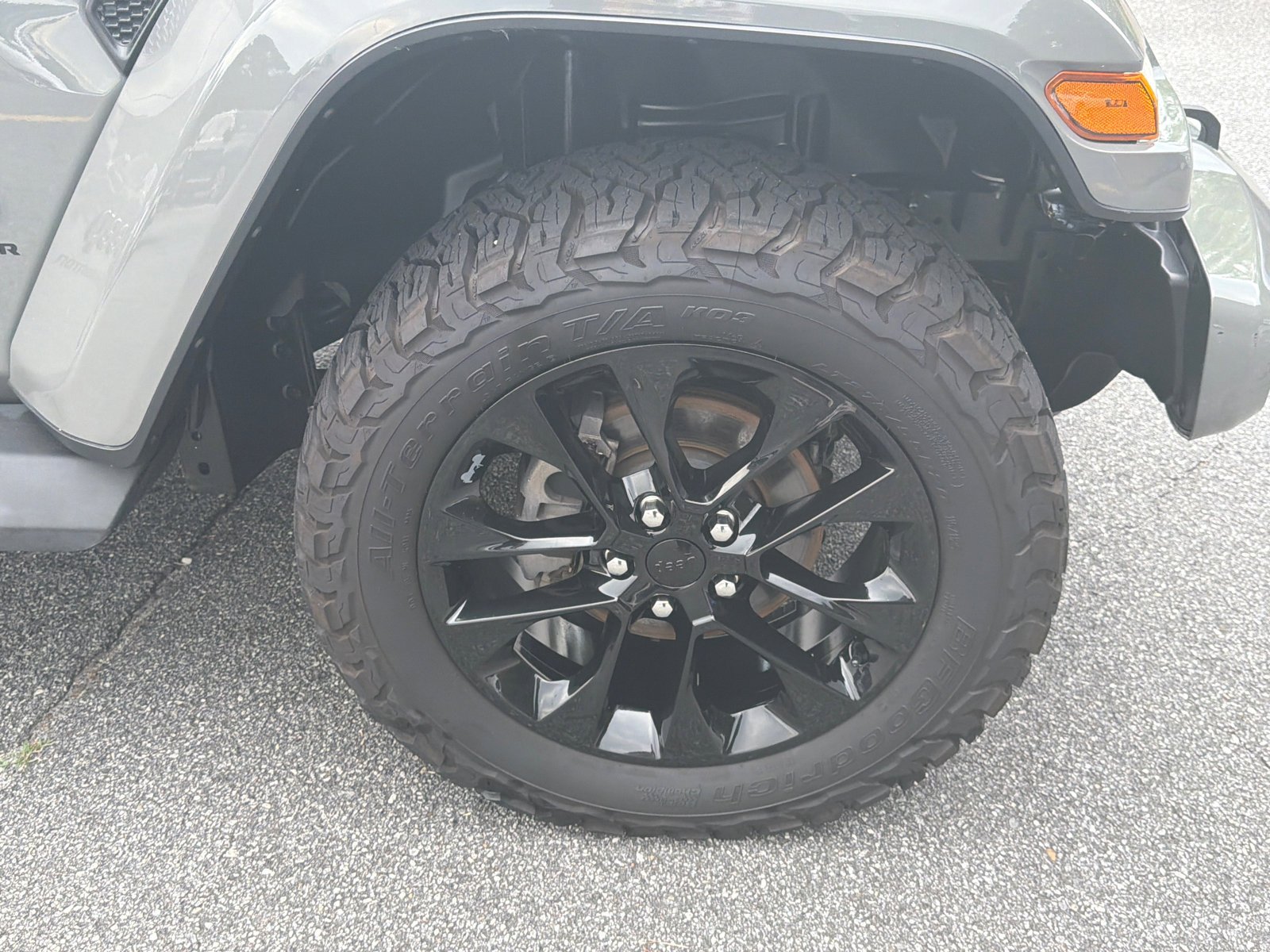 Used 2023 Sting-Gray Clearcoat Jeep High Altitude image 12
