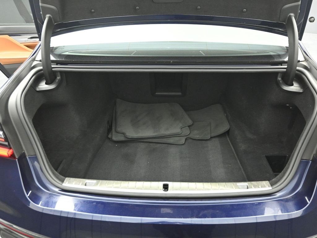 2022 BMW 750LI - Image 22