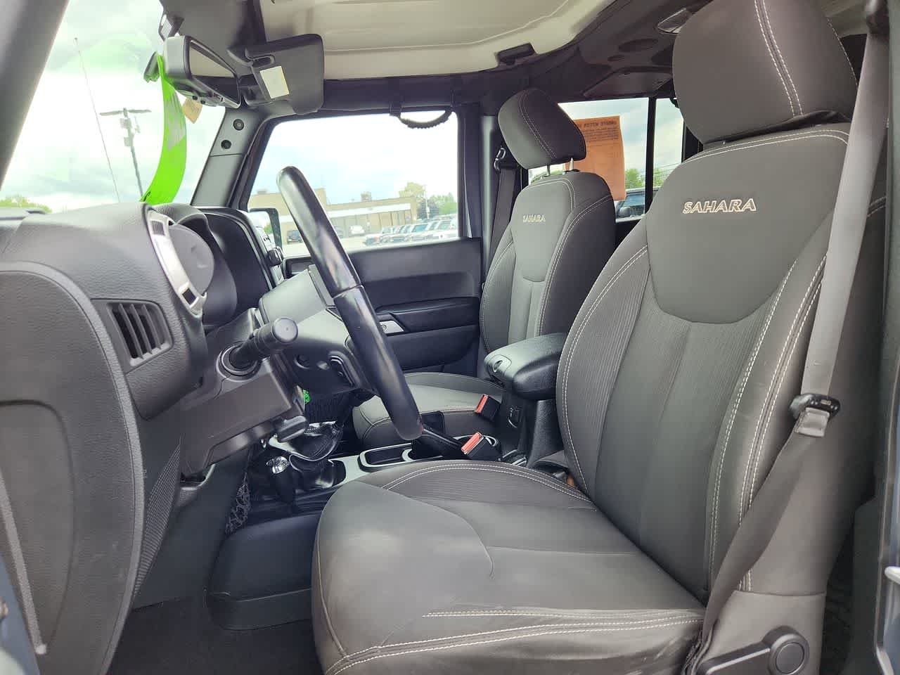 Used 2017  Jeep Sahara image 12