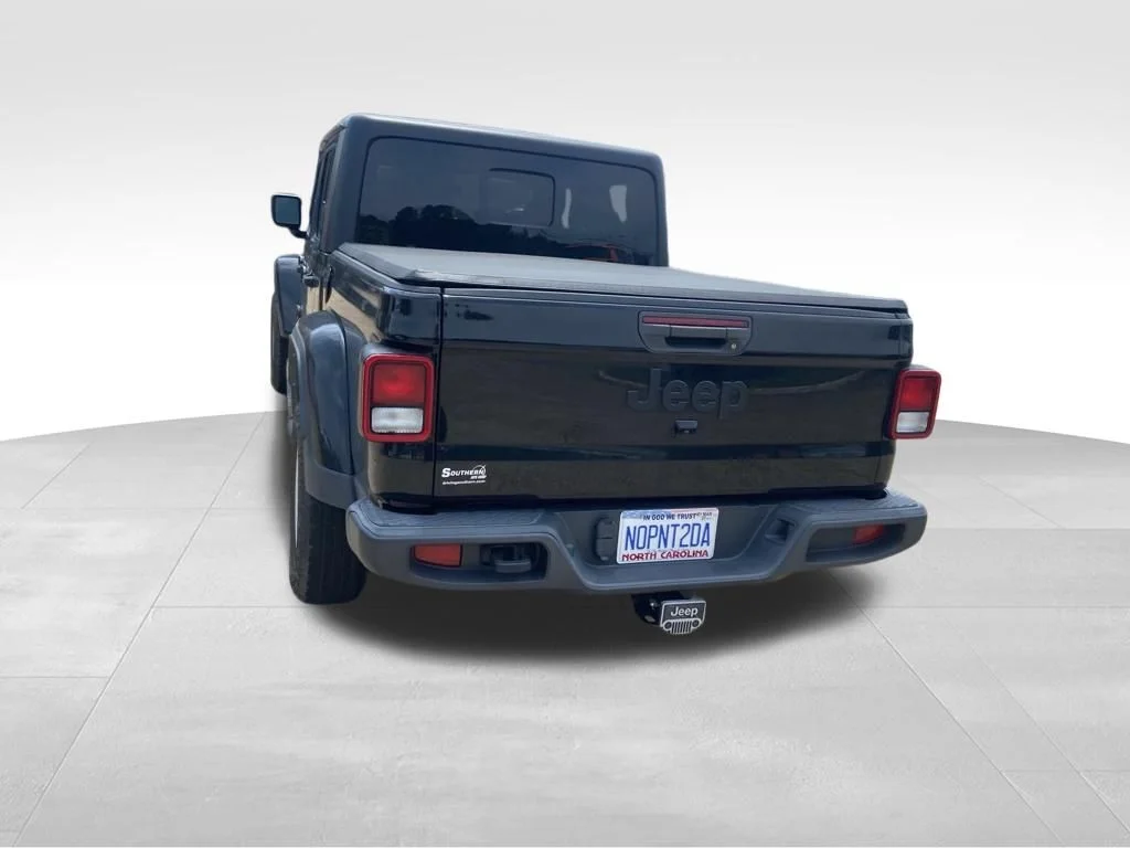 Used 2022 Black Jeep Sport image 17