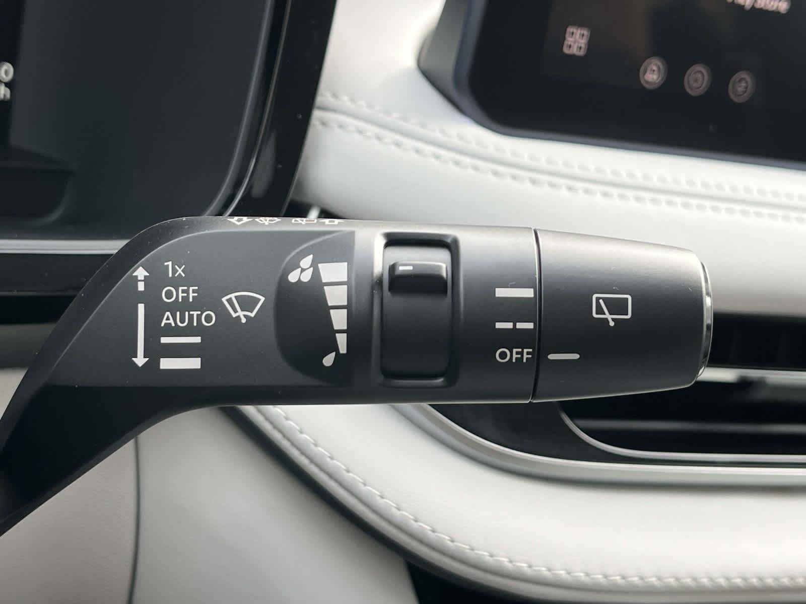New 2027 Mineral Black INFINITI LUXE image 43