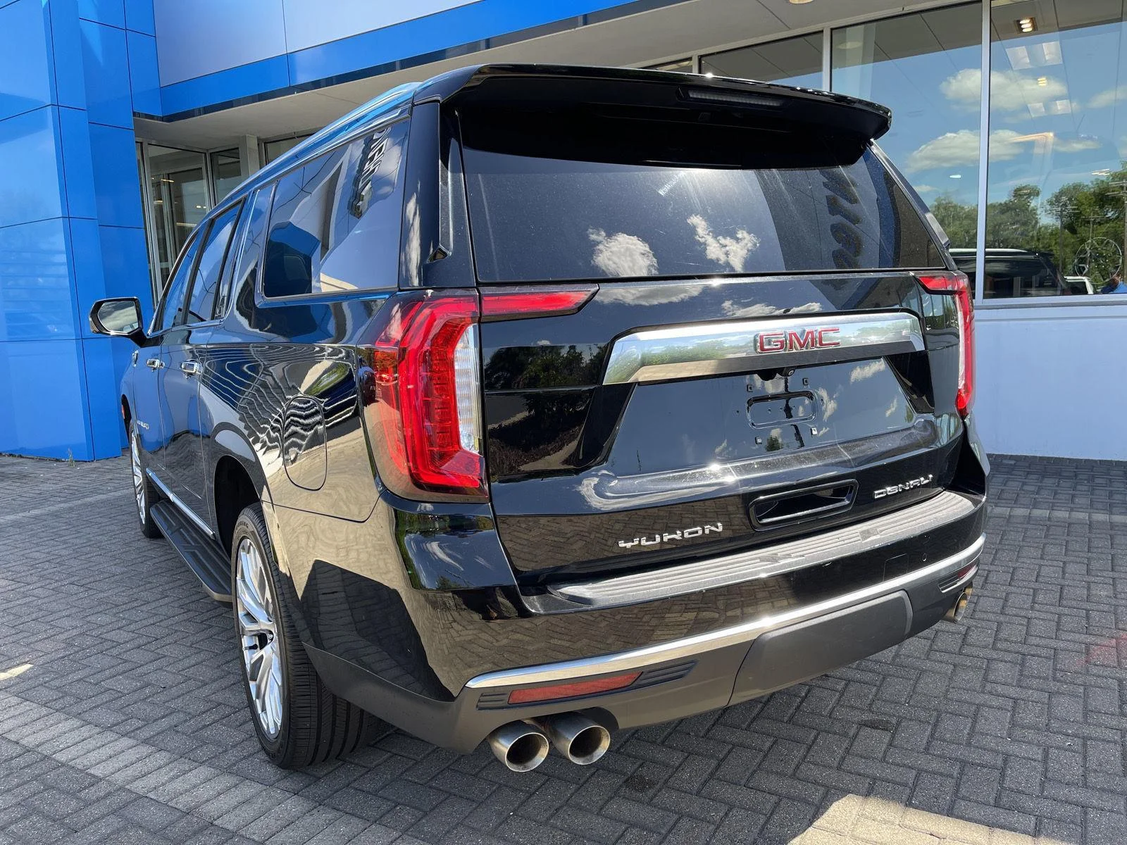 Used 2022 Onyx Black GMC Denali image 3