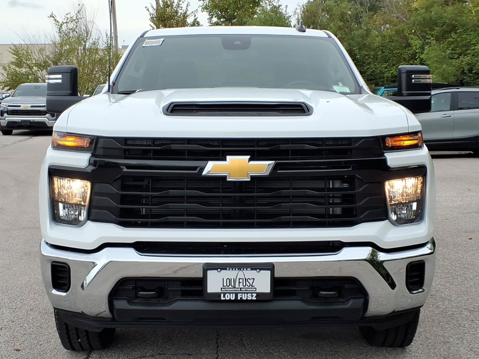 New 2026 Summit White Chevrolet WT image 23