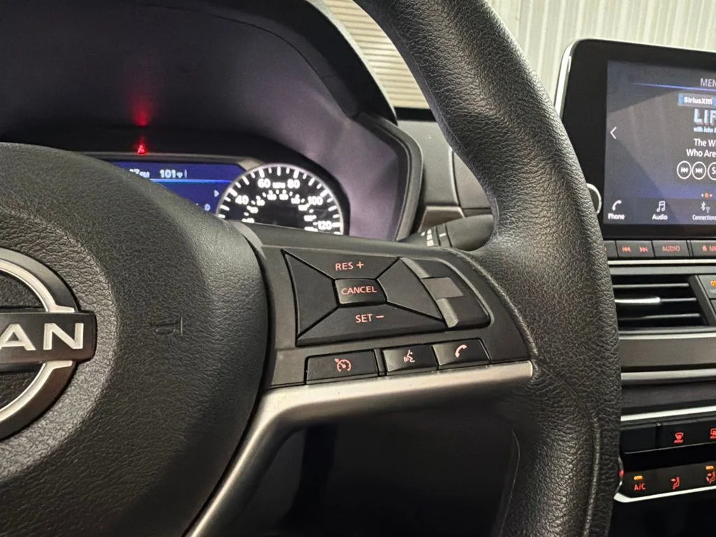 Used 2025 Gun Metallic Nissan 2.5 SV image 34