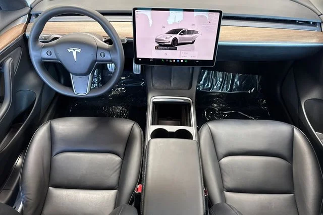 Used 2022  Tesla Performance image 17
