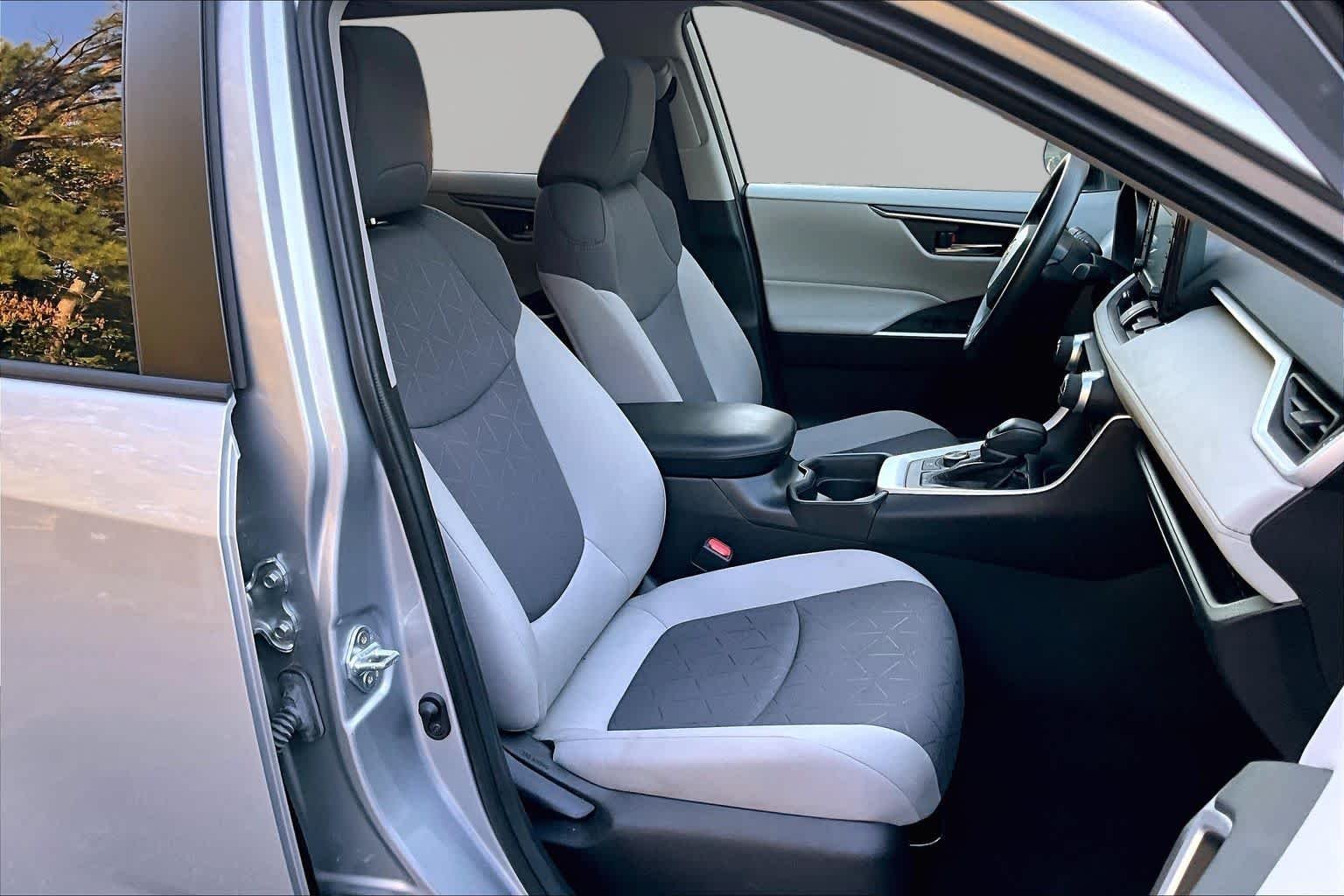 Used 2021 Silver Sky Metallic Toyota Hybrid XLE image 9