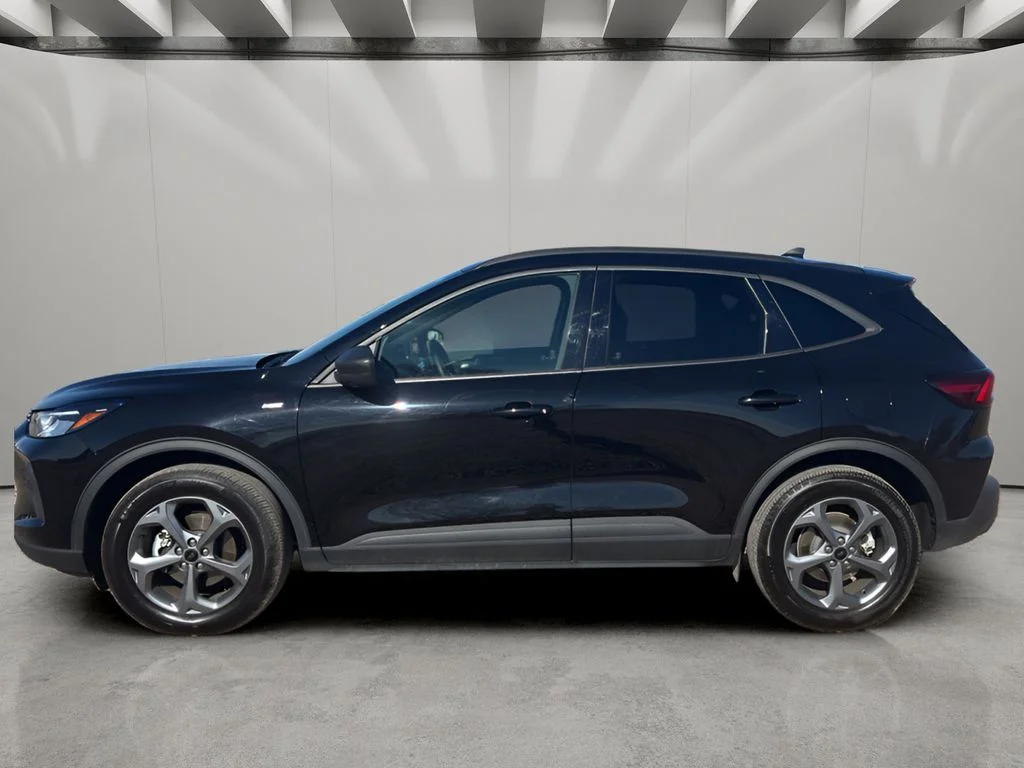 Used 2025 Agate Black Metallic Ford ST-Line image 1