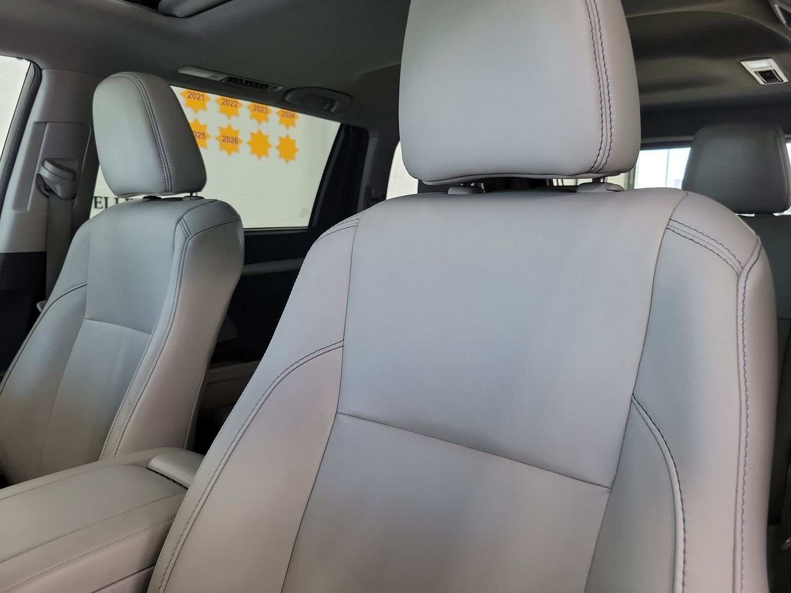 Used 2017 Silver Toyota XLE image 11