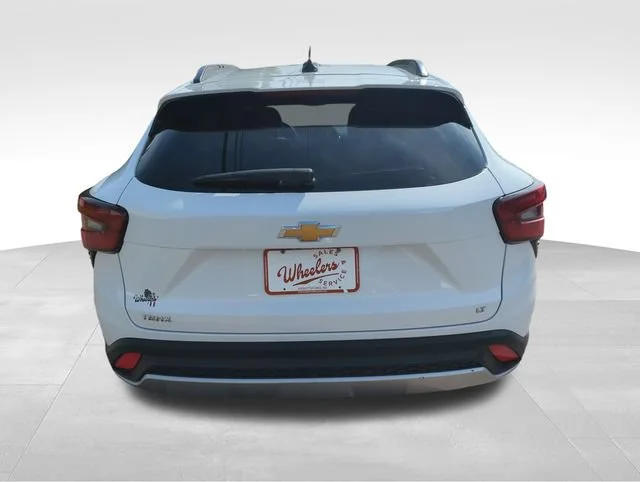 Used 2025 Summit White Chevrolet LT image 4