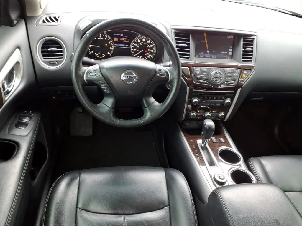 Used 2016 Gray Nissan SL image 16