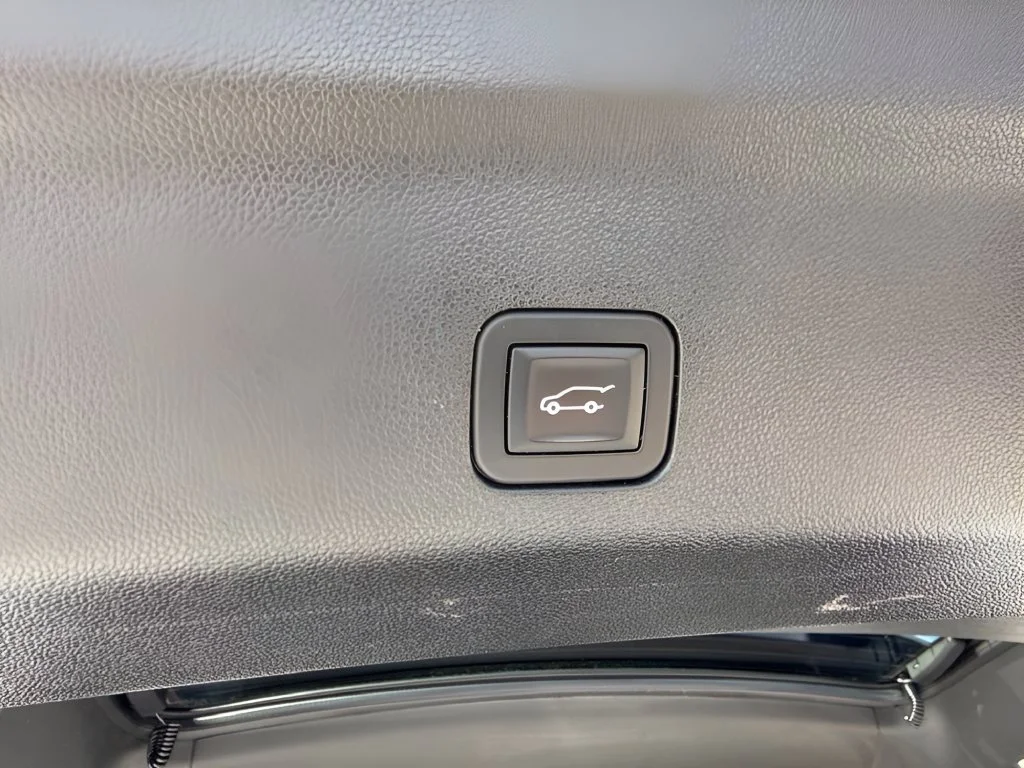 Used 2025 Beige Chevrolet Premier image 26