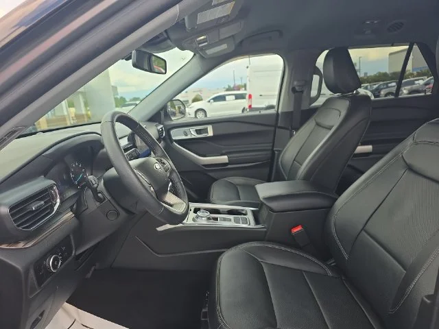 Used 2023 Silver Ford Limited image 17