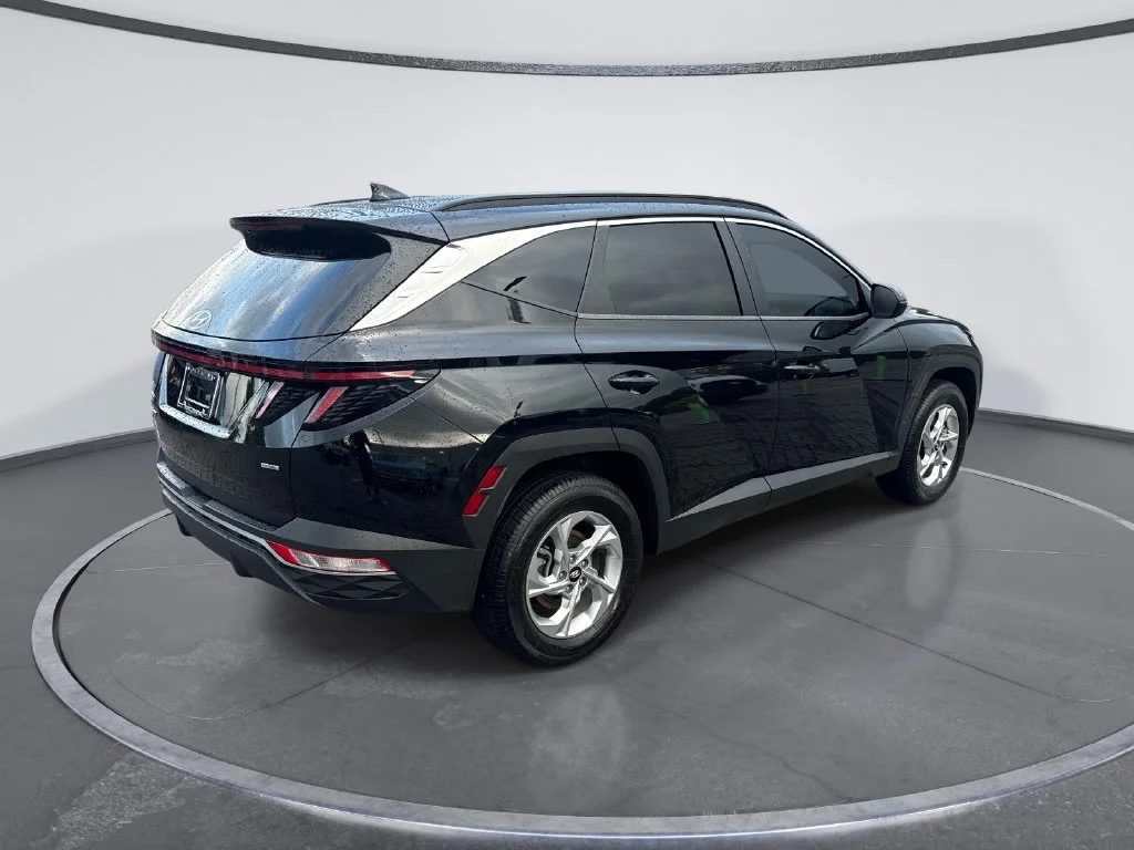 Used 2022 Black Hyundai SEL image 7