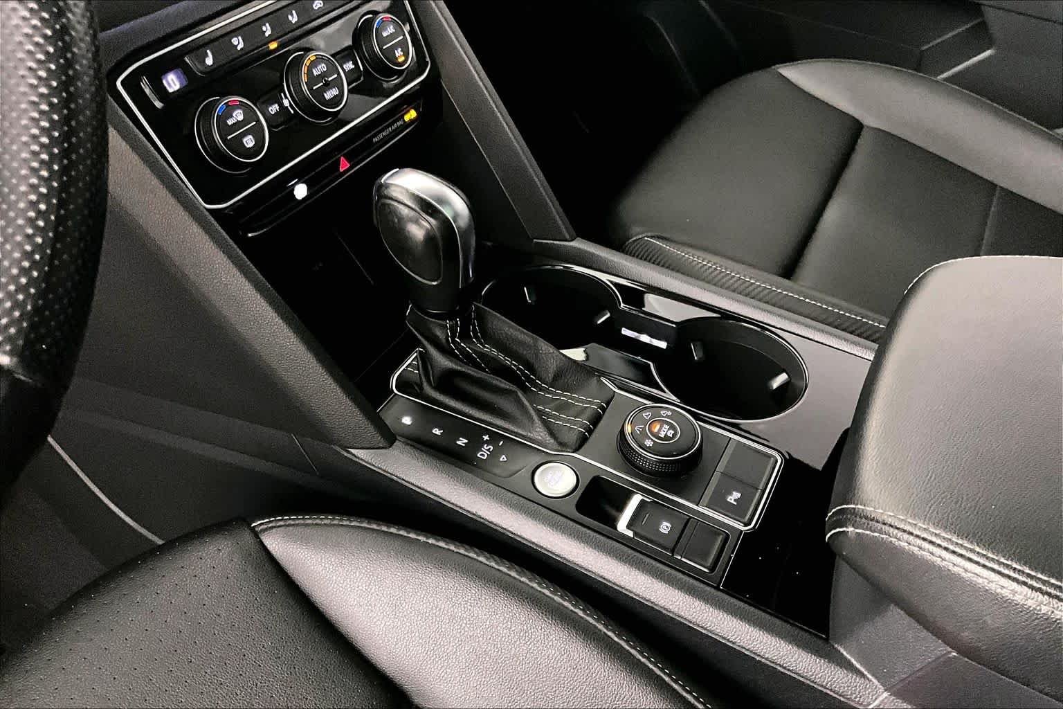 Used 2022 DEEP BLACK PEARL EFFECT Volkswagen 3.6L V6 SEL R-Line Black image 16