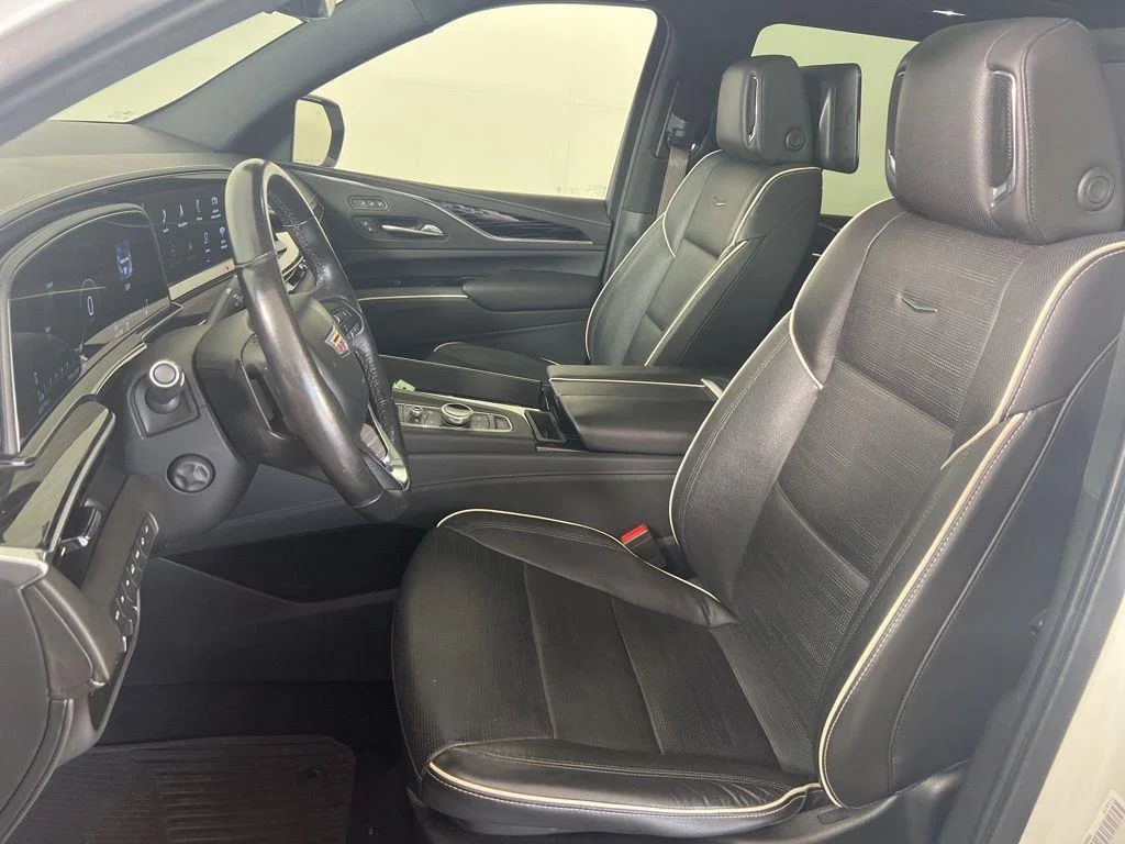 Used 2021 Crystal White Cadillac Sport image 7