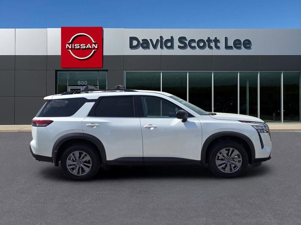 New 2026 Everest White Pearl TriCoat Nissan SV image 4