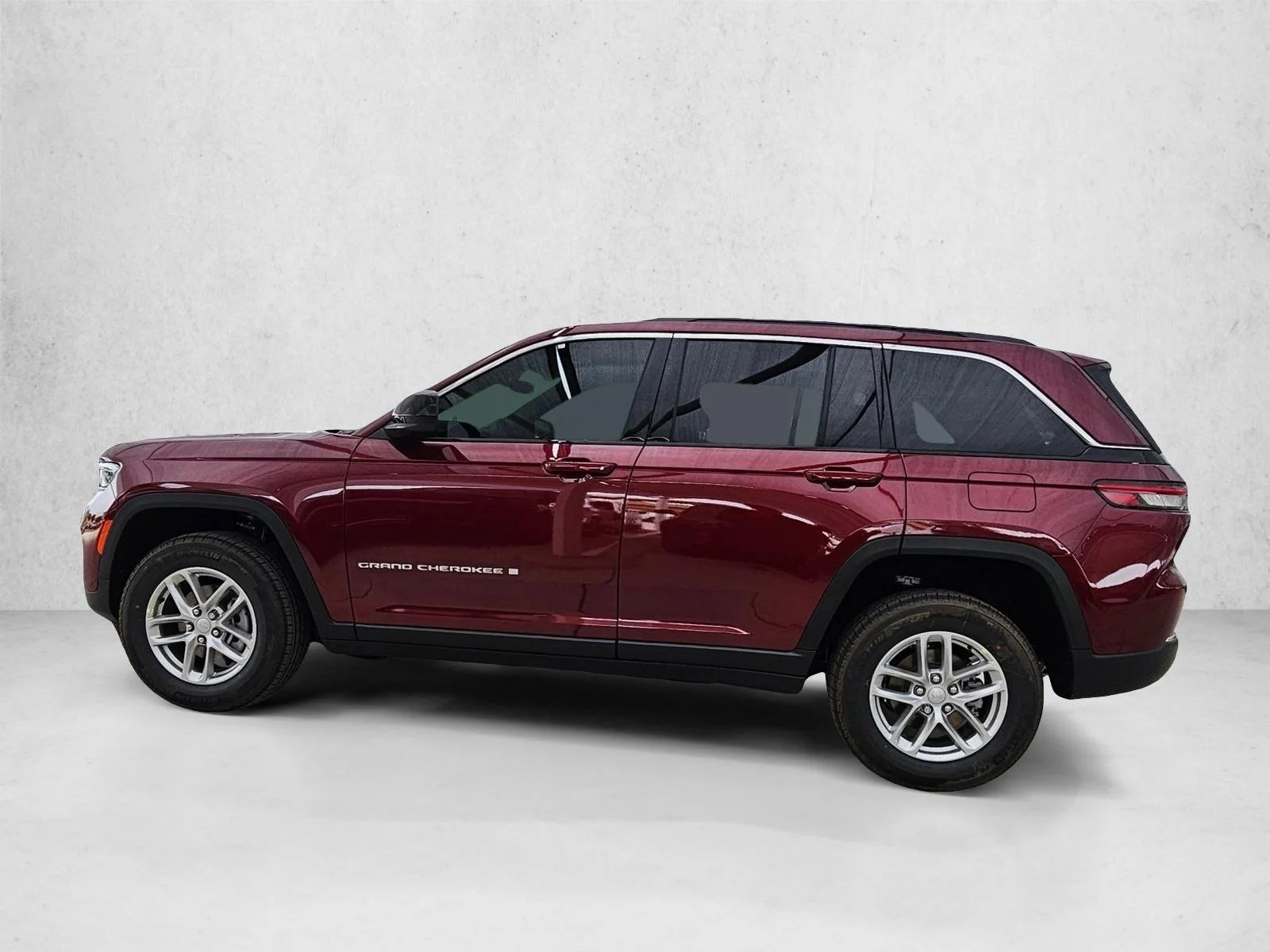 New 2026 Velvet Red Pearl-Coat Exterior Paint Jeep Laredo image 5