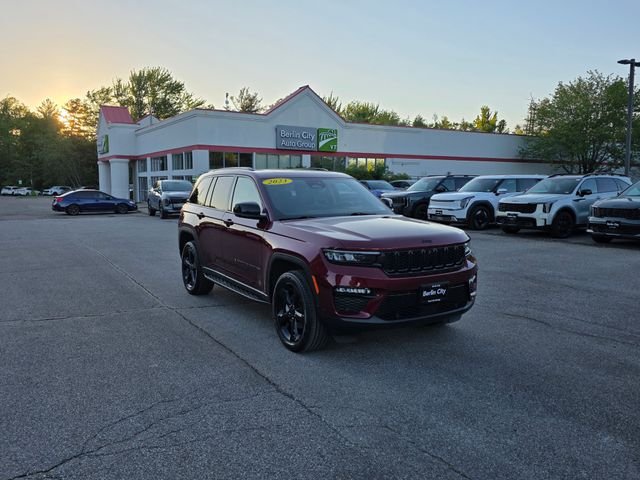 Used 2023 Red Jeep Limited image 33
