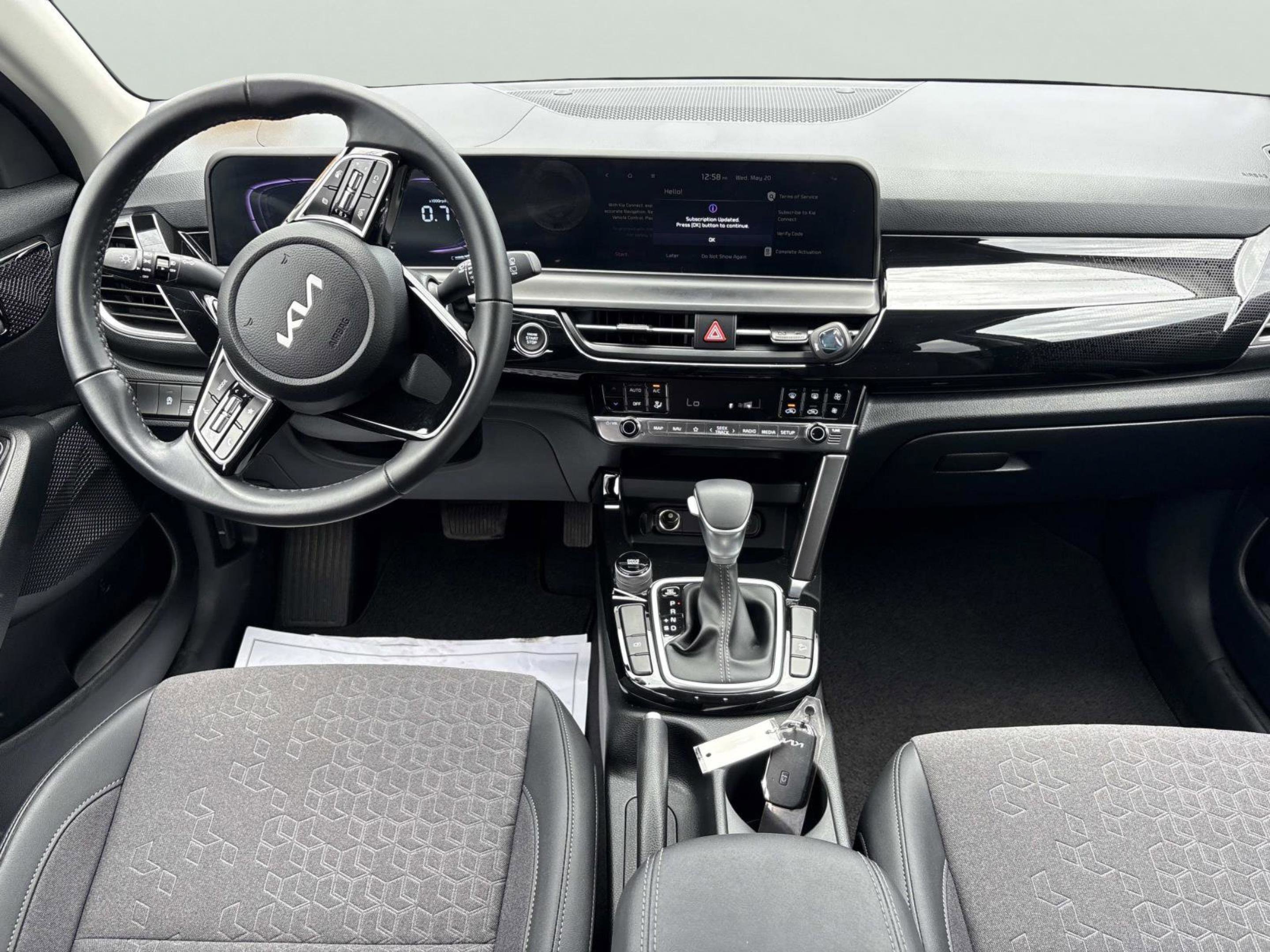 2025 Kia Seltos S - Photo 12