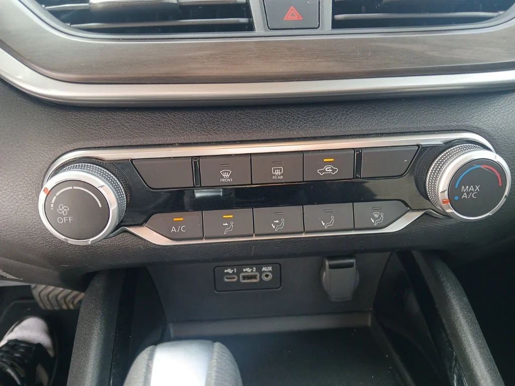 Used 2024 Super Black Nissan 2.5 SV image 15