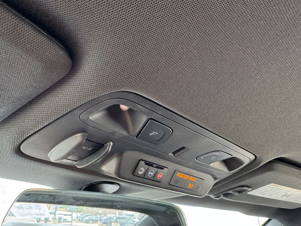 Used 2021 White Chevrolet 1LT image 22