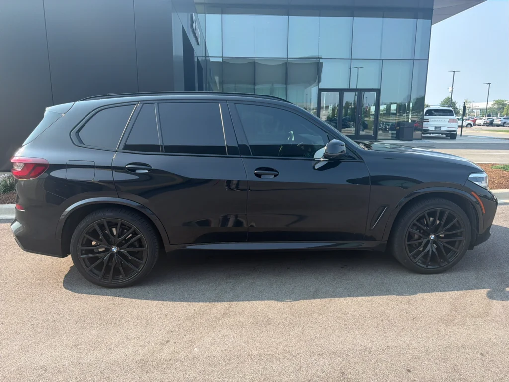 Used 2021 Black Sapphire Metallic BMW xDrive40i image 15