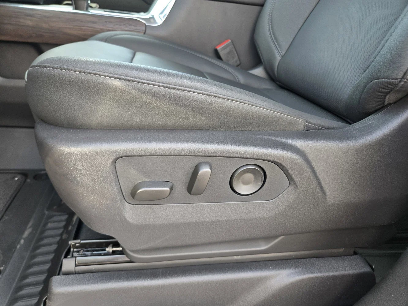 2026 GMC Sierra 1500 SLT - Photo 21