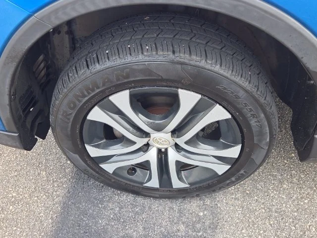 Used 2018 Blue Toyota LE image 5