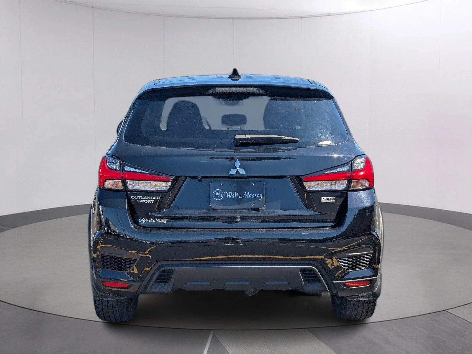 Used 2024 Labrador Black Pearl Mitsubishi LE image 4