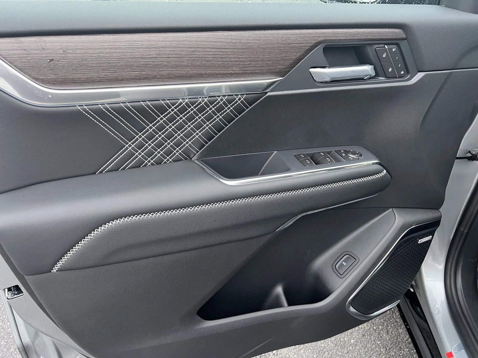 2027 GMC Acadia Denali - Photo 23