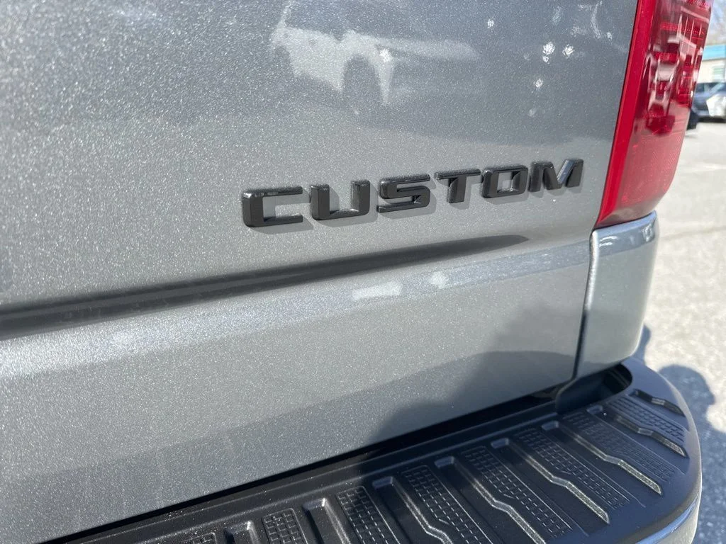 Used 2023 Gray Chevrolet Custom image 28