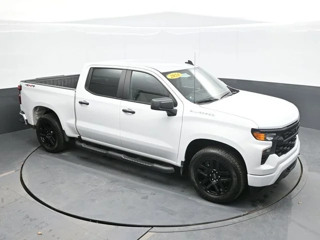 Used 2024 White Chevrolet Custom image 15