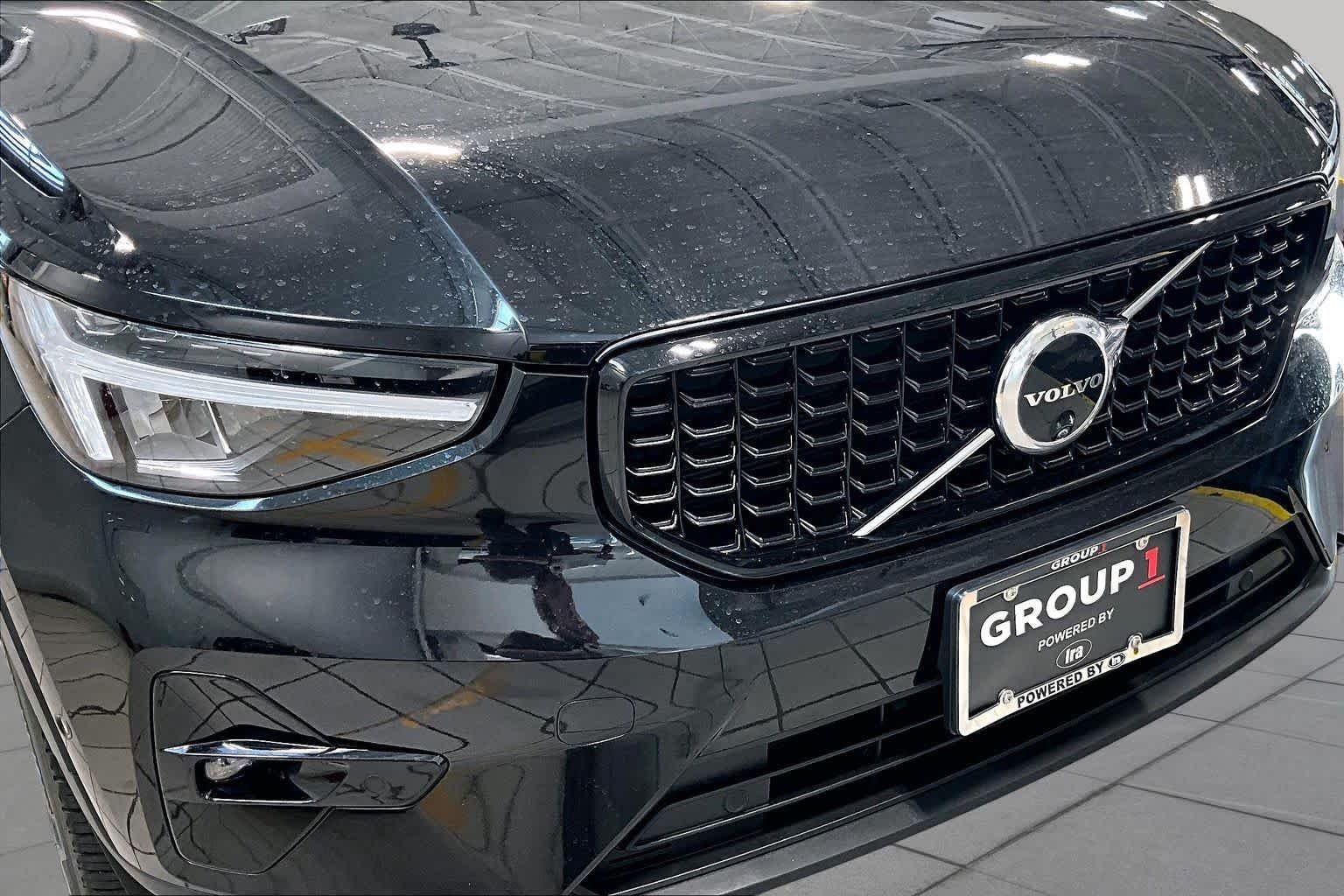 Used 2024 Onyx Black Metallic Volvo Plus Dark Theme image 30