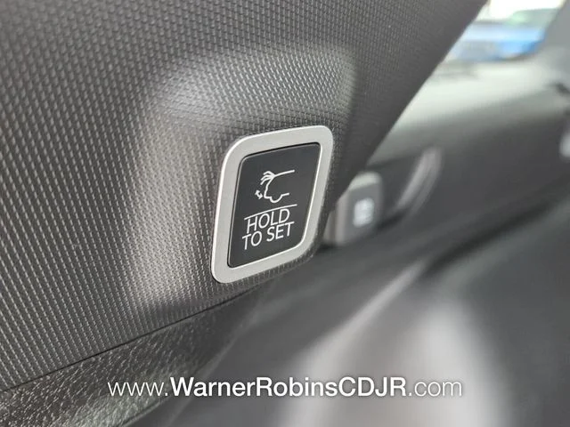New 2026 Bright White Clear-Coat Exterior Paint Jeep  image 12