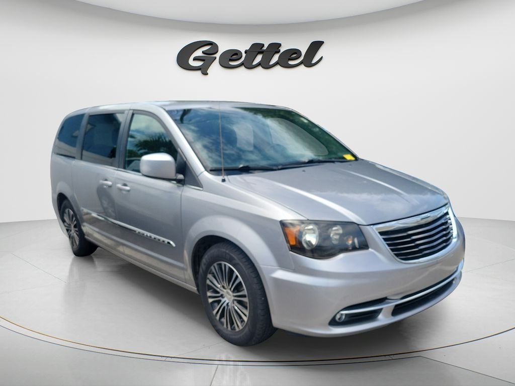Used 2014 Silver Chrysler S image 5