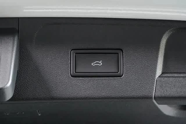 New 2026 Opal White Pearl Volkswagen 2.0T Peak Edition image 32
