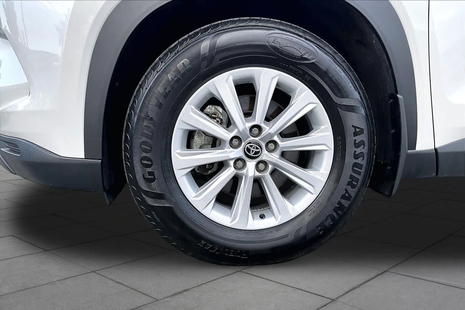Used 2024 Wind Chill Pearl Toyota XLE image 11