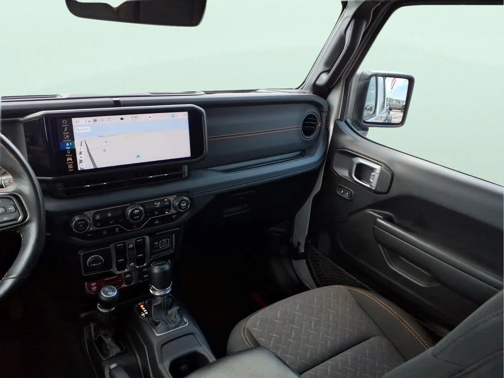 Used 2024 Silver Jeep Mojave image 18