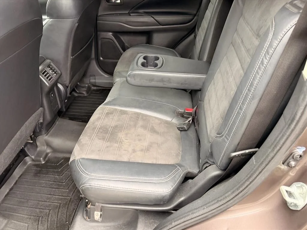 Used 2019  Mitsubishi SE image 10