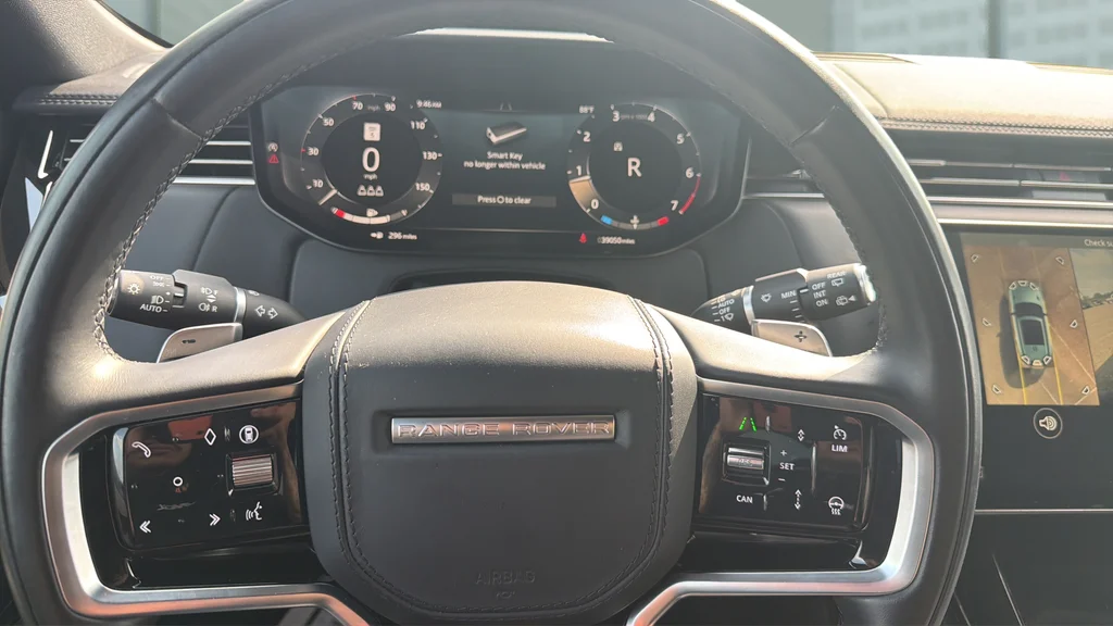Used 2024 White Land Rover SE image 26