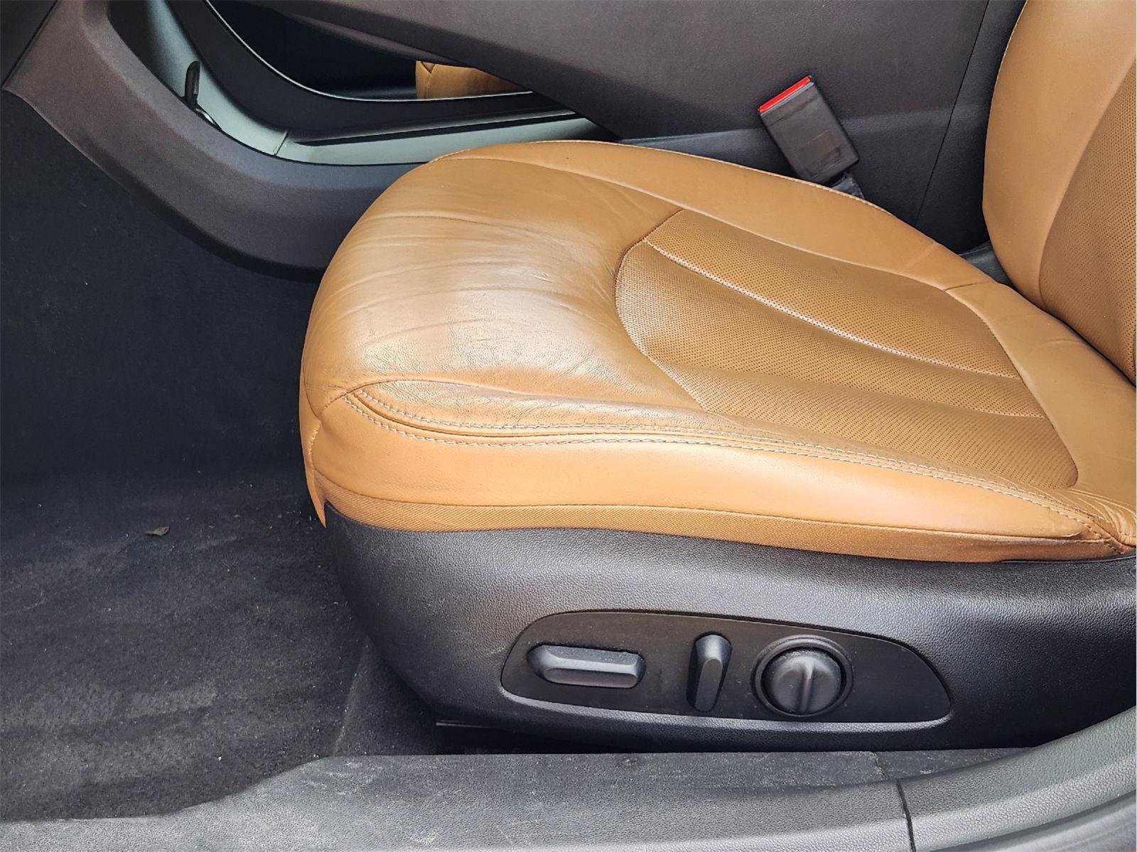 Used 2018 Summit White Buick Essence image 23